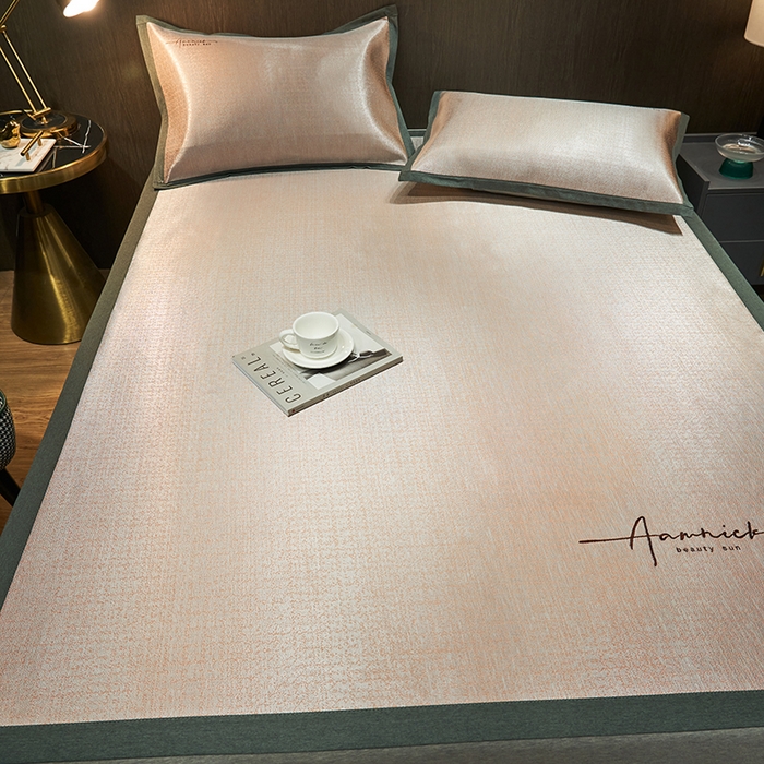 91家纺网 家纺一手货源 找家纺 全季家居 2024新款纯色英文刺绣肌理纹冰丝凉席 浅黄色（床席款）