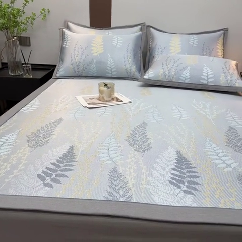 91家纺网 家纺一手货源 找家纺 全季家居 2024新款900D高精密三色纬提花冰丝凉席 陌上草熏（床席款）