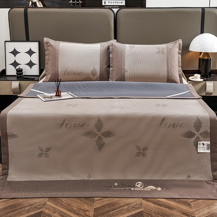 91家纺网 家纺一手货源 找家纺 青雅席业 2025年新款春夏3D复合冰藤养生席 四叶草-香槟