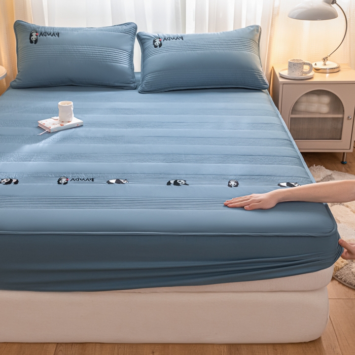 91家纺网 家纺一手货源 找家纺 鑫钰 2024全棉大豆夹棉床笠 熊猫Team-优雅蓝