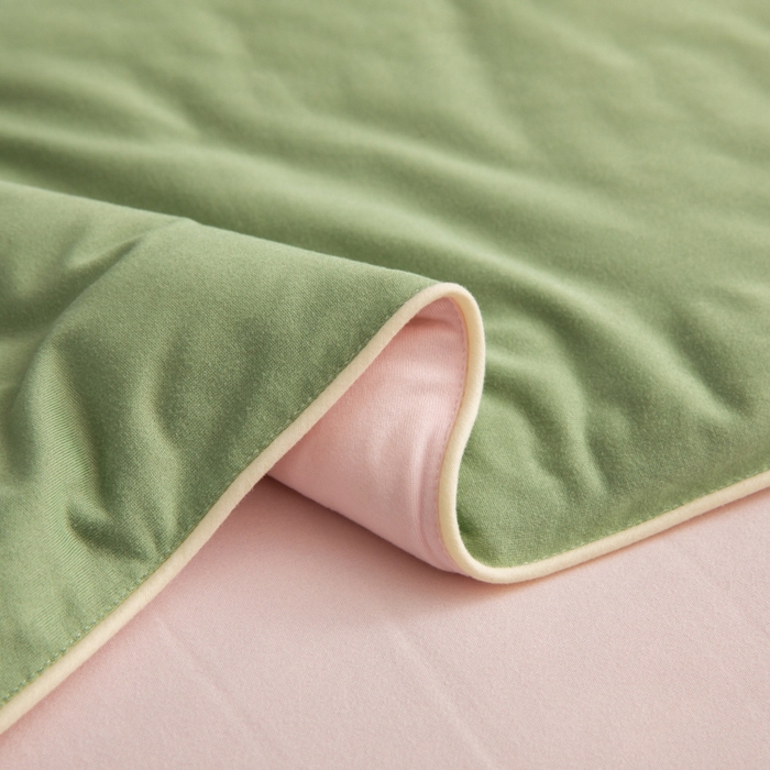 91家纺网 家纺一手货源 找家纺 吾诺家居 2024新款针织棉双拼色大豆夏被 豆绿-浅粉