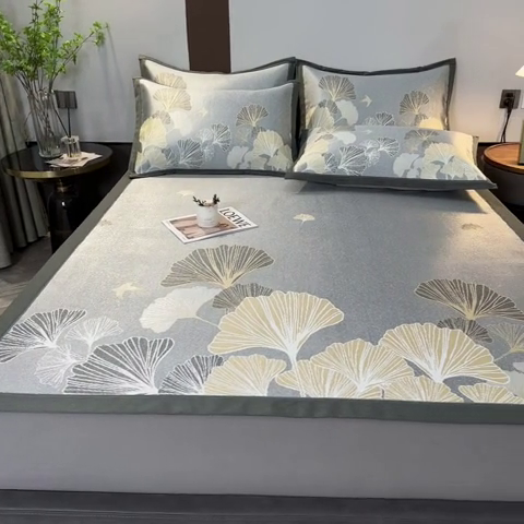 91家纺网 家纺一手货源 找家纺 全季家居 2024新款900D高精密三色纬提花冰丝凉席 落叶情深（床席款）