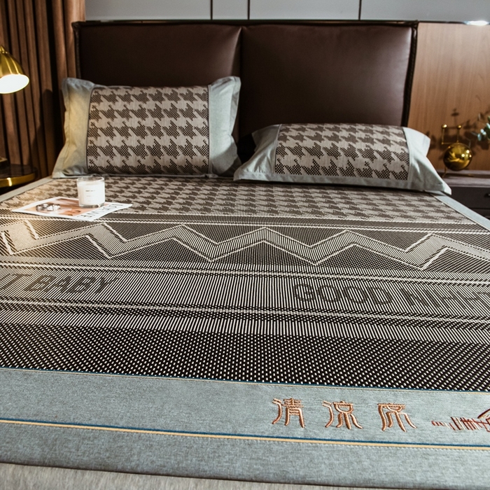 91家纺网 家纺一手货源 找家纺 全季家居 2024新款加厚加密宽边刺绣提花冰藤凉席 晚安-灰色（床席款）