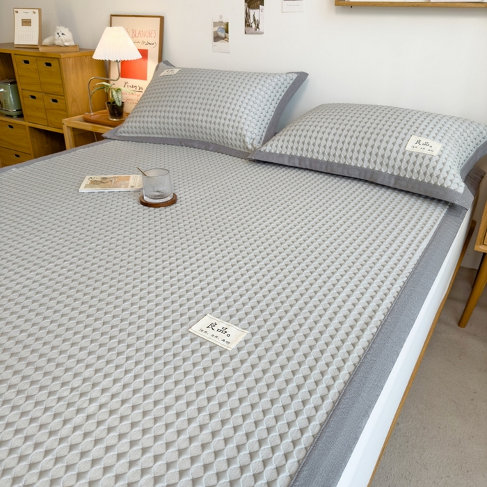 91家纺网 家纺一手货源 找家纺 丝羽坊 2025新款PE凉感450克A类华夫格冰豆豆软凉席-平铺款 冰豆豆-灰