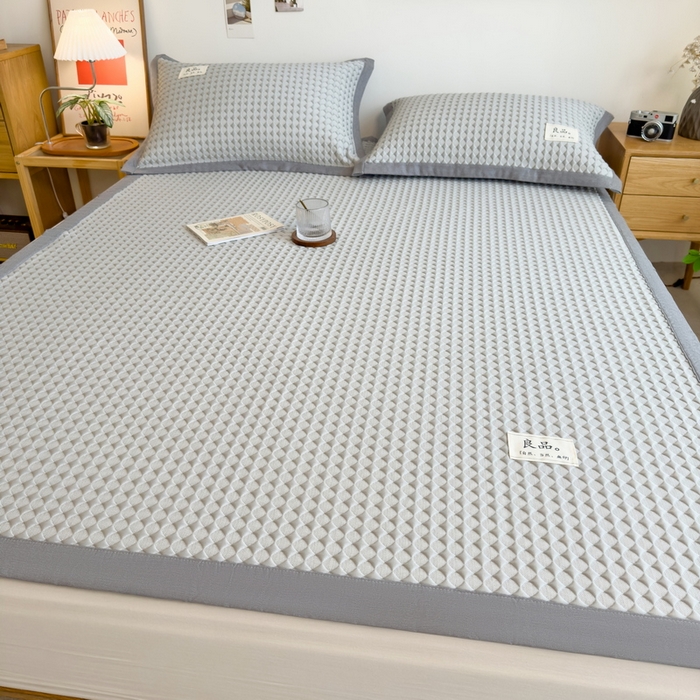 91家纺网 家纺一手货源 找家纺 丝羽坊 2025新款PE凉感450克A类华夫格冰豆豆软凉席-平铺款 冰豆豆-灰