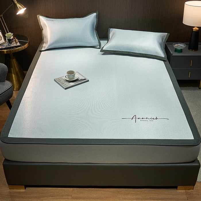 91家纺网 家纺一手货源 找家纺 全季家居 2024新款纯色英文刺绣肌理纹冰丝凉席 淡蓝色（床笠款）