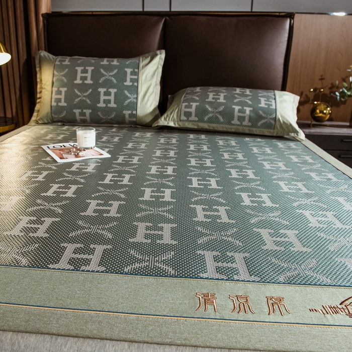 91家纺网 家纺一手货源 找家纺 全季家居 2024新款加厚加密宽边刺绣提花冰藤凉席 字母-水绿（床席款）