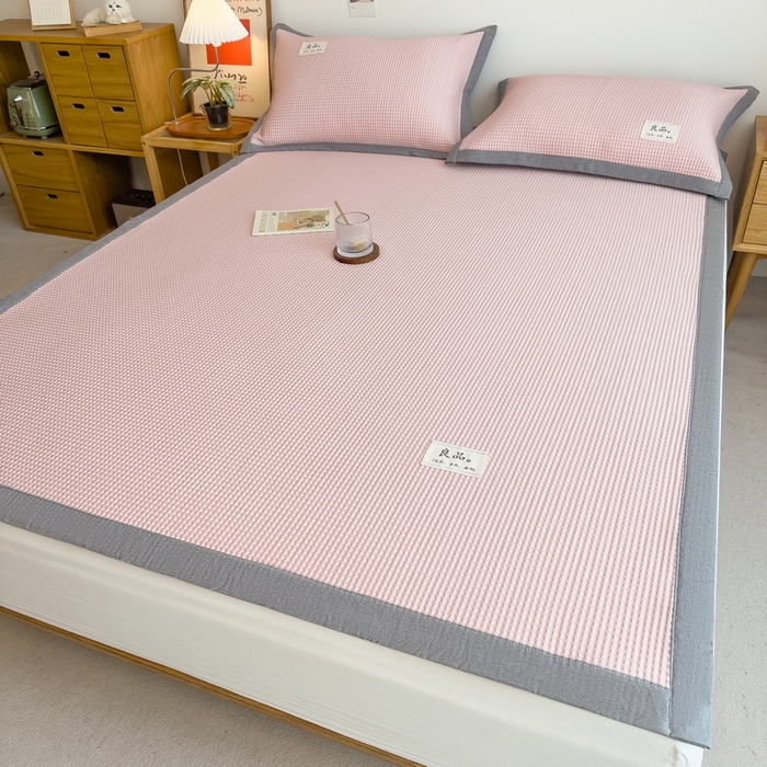 91家纺网 家纺一手货源 找家纺 丝羽坊 2025新款PE凉感450克A类华夫格冰豆豆软凉席-平铺款 华夫格-粉