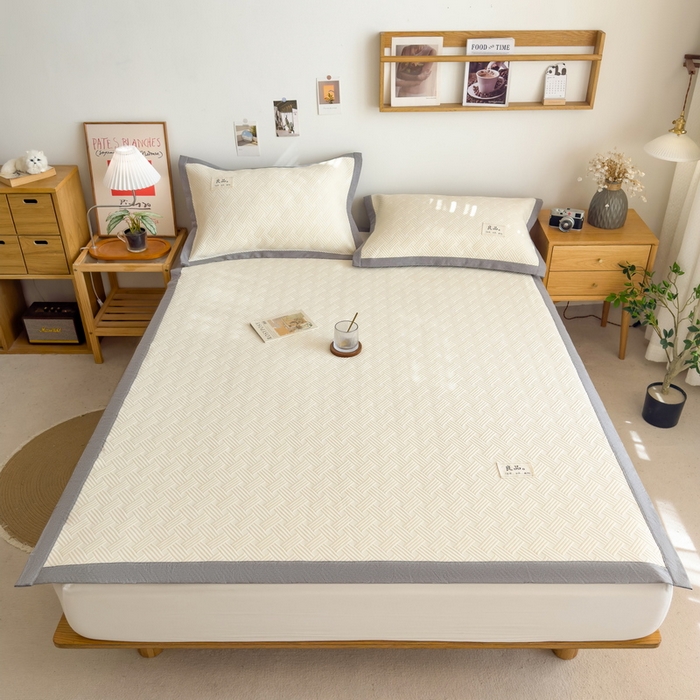 91家纺网 家纺一手货源 找家纺 丝羽坊 2025新款PE凉感450克A类华夫格冰豆豆软凉席-平铺款 饼干花-奶白