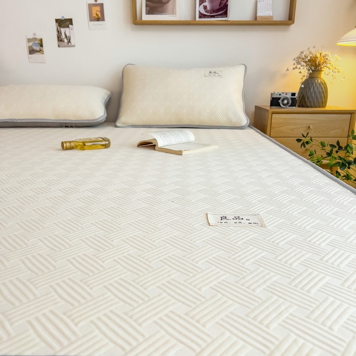 91家纺网 家纺一手货源 找家纺 丝羽坊 2025新款PE凉感450克A类华夫格冰豆豆软凉席-床笠款 饼干花-奶白