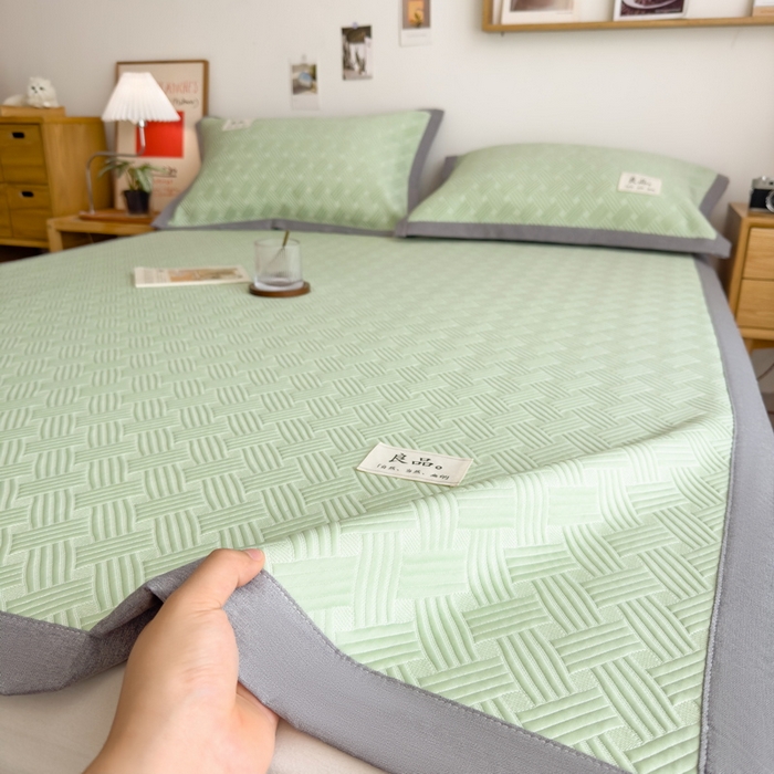 91家纺网 家纺一手货源 找家纺 丝羽坊 2025新款PE凉感450克A类华夫格冰豆豆软凉席-平铺款 饼干花-绿