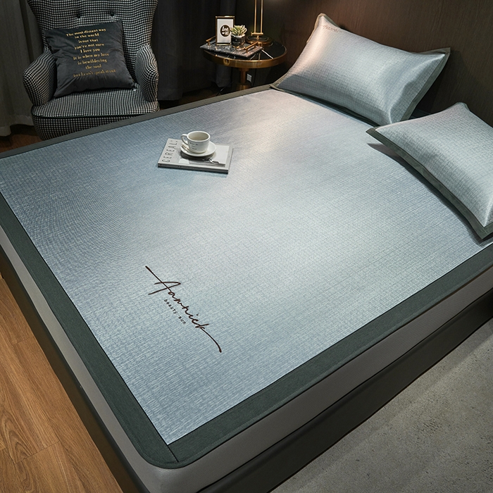 91家纺网 家纺一手货源 找家纺 全季家居 2024新款纯色英文刺绣肌理纹冰丝凉席 珊瑚灰（床笠款）