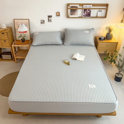 91家纺网 家纺一手货源 找家纺 （总）丝羽坊 2025新款PE凉感450克A类华夫格冰豆豆软凉席-床笠款