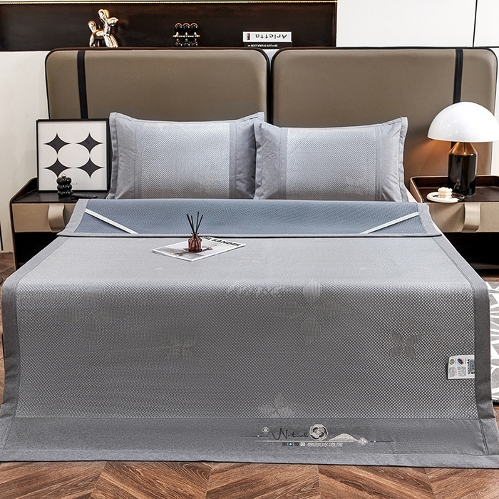 91家纺网 家纺一手货源 找家纺 青雅席业 2025年新款春夏3D复合冰藤养生席 四叶草-灰