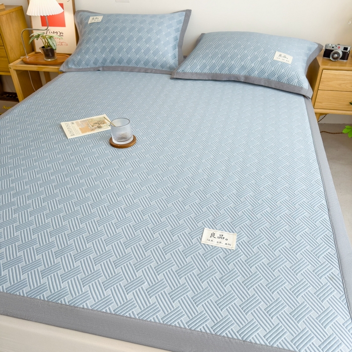 91家纺网 家纺一手货源 找家纺 丝羽坊 2025新款PE凉感450克A类华夫格冰豆豆软凉席-平铺款 饼干花-蓝