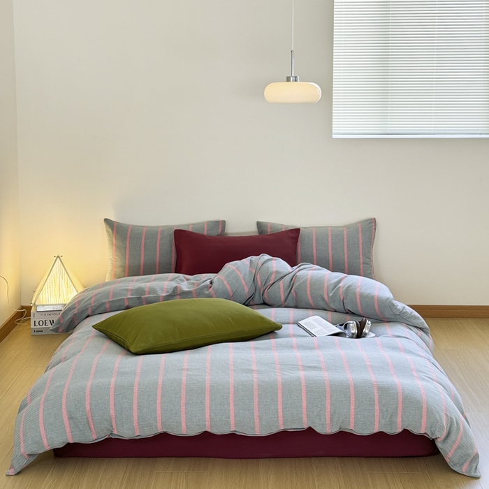 91家纺网 家纺一手货源 找家纺 玛奇朵 2024春夏新品A类全棉小肌理纹提花简约色织条纹四件套-宝格丽系列 宝格丽-綪红