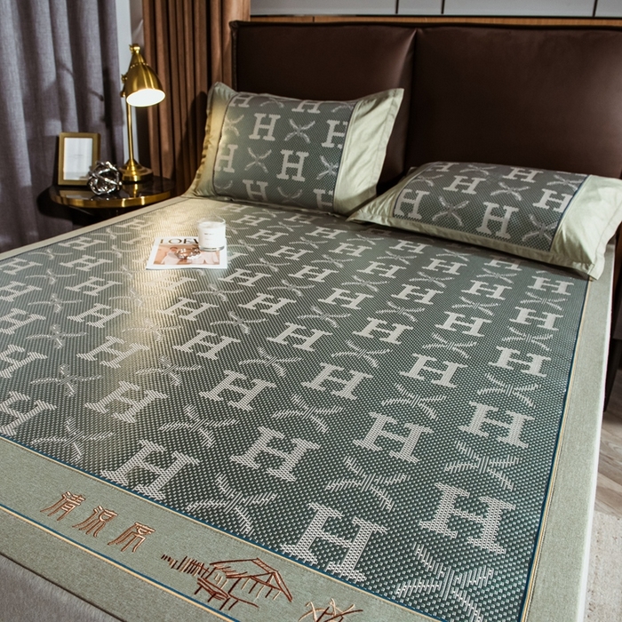 91家纺网 家纺一手货源 找家纺 全季家居 2024新款加厚加密宽边刺绣提花冰藤凉席 字母-水绿（床席款）