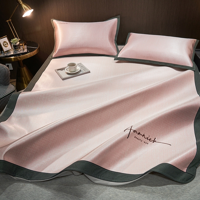 91家纺网 家纺一手货源 找家纺 全季家居 2024新款纯色英文刺绣肌理纹冰丝凉席 淡粉色（床笠款）