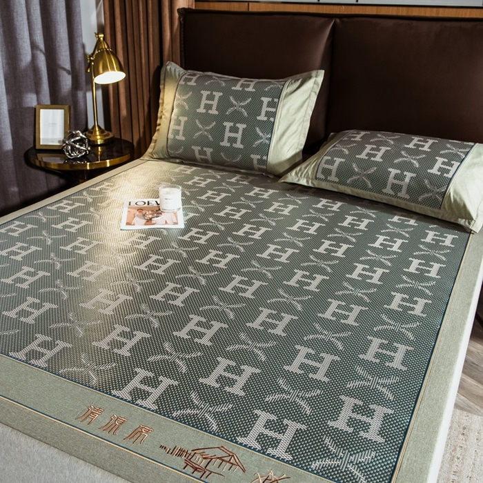 91家纺网 家纺一手货源 找家纺 全季家居 2024新款加厚加密宽边刺绣提花冰藤凉席 字母-水绿（床席款）