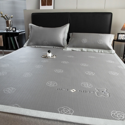 91家纺网 家纺一手货源 找家纺 全季家居 2024新款纯色凉豆豆绣花款凉席 熊本花语-烟灰