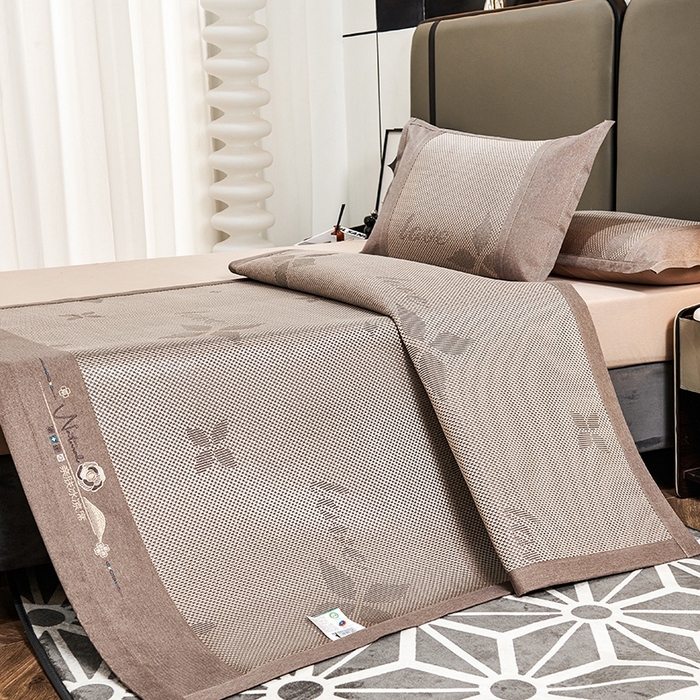 91家纺网 家纺一手货源 找家纺 青雅席业 2025年新款春夏3D复合冰藤养生席 四叶草-香槟