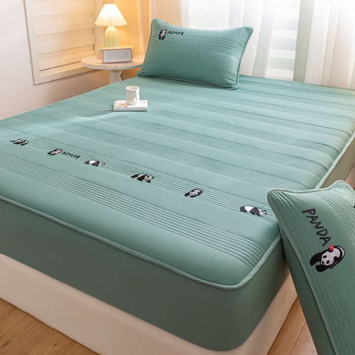 91家纺网 家纺一手货源 找家纺 鑫钰 2024全棉大豆夹棉床笠 熊猫Team-时尚绿