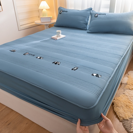 91家纺网 家纺一手货源 找家纺 鑫钰 2024全棉大豆夹棉床笠 熊猫Team-优雅蓝