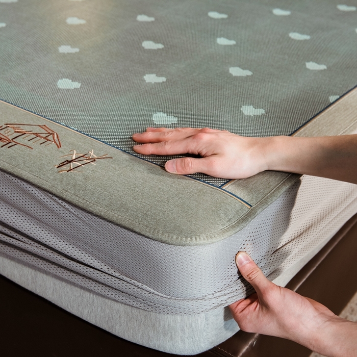 91家纺网 家纺一手货源 找家纺 全季家居 2024新款加厚加密宽边刺绣提花冰藤凉席 爱心-水绿（床笠款）