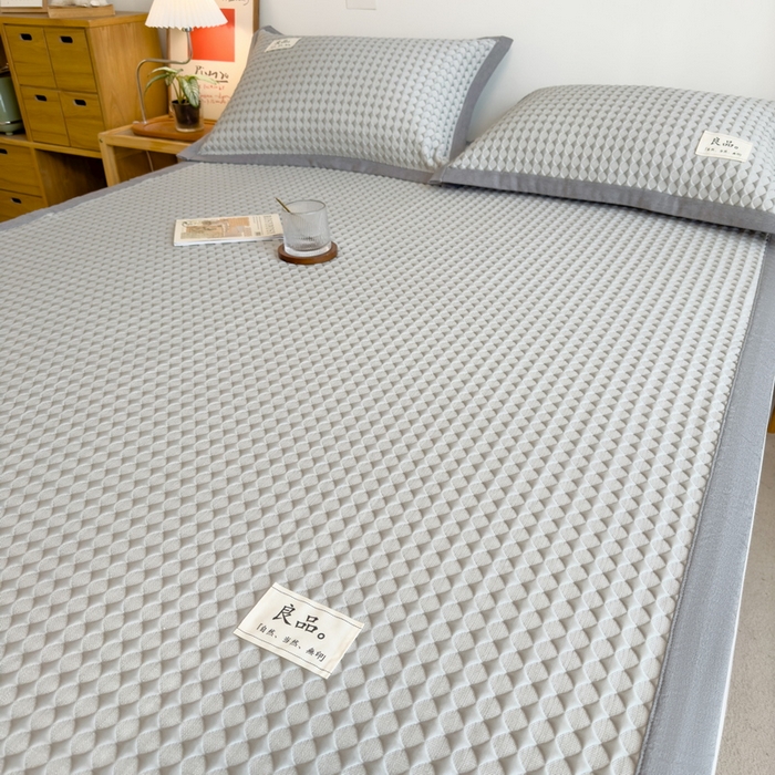 91家纺网 家纺一手货源 找家纺 丝羽坊 2025新款PE凉感450克A类华夫格冰豆豆软凉席-平铺款 冰豆豆-灰