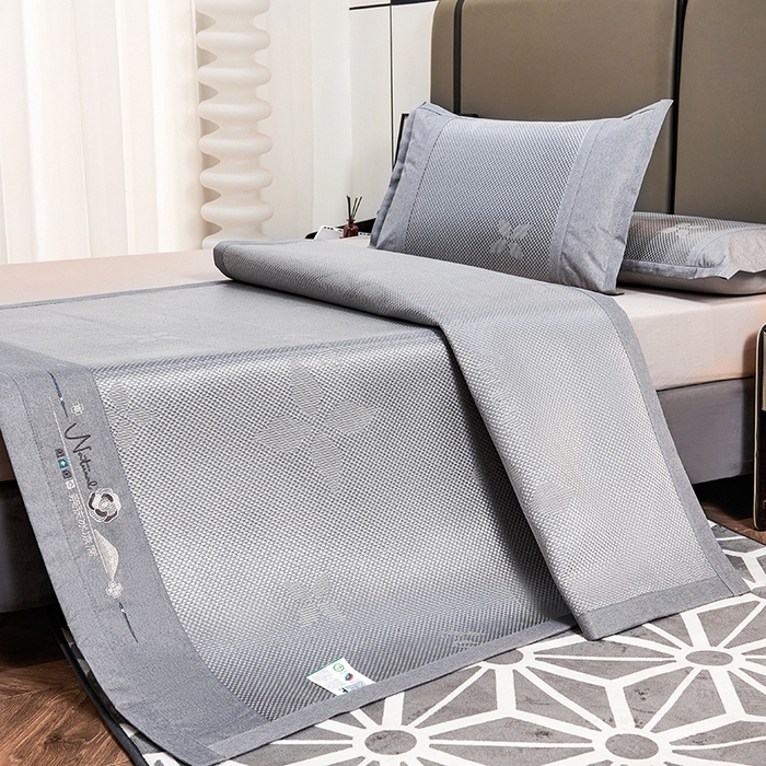 91家纺网 家纺一手货源 找家纺 青雅席业 2025年新款春夏3D复合冰藤养生席 四叶草-灰