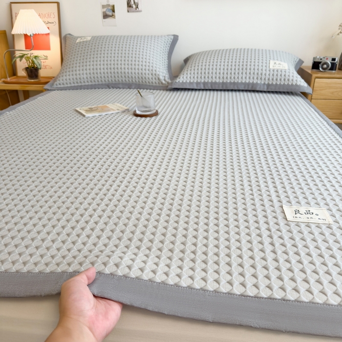91家纺网 家纺一手货源 找家纺 丝羽坊 2025新款PE凉感450克A类华夫格冰豆豆软凉席-平铺款 冰豆豆-灰