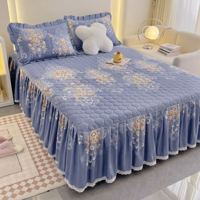 91家纺网 家纺一手货源 找家纺 情煊家纺 2024新款全棉亲肤夹棉印花床裙 5锦绣花期-蓝