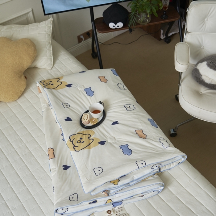 91家纺网 家纺一手货源 找家纺 米菲 A类生态锦棉牛奶针织棉大豆夏被（四季款） 多般安狗