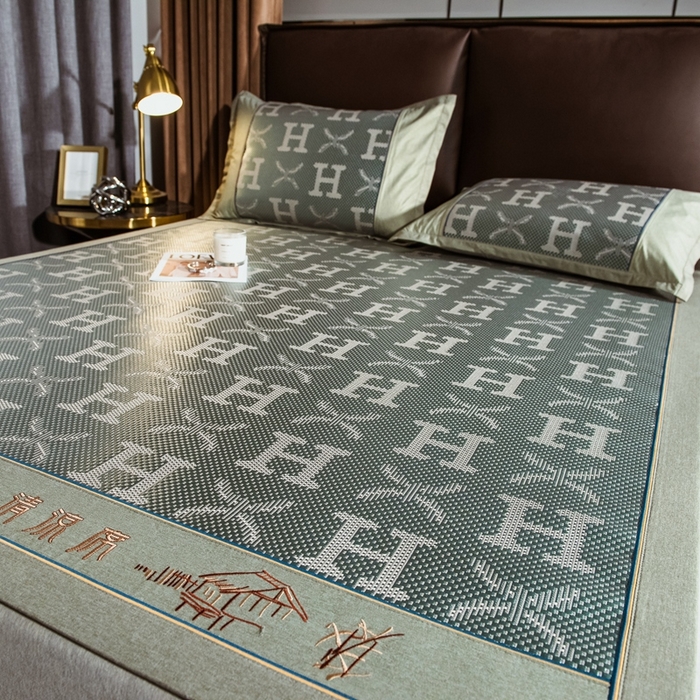 91家纺网 家纺一手货源 找家纺 全季家居 2024新款加厚加密宽边刺绣提花冰藤凉席 字母-水绿（床席款）