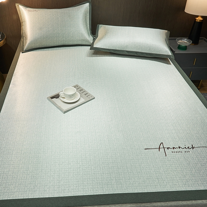 91家纺网 家纺一手货源 找家纺 全季家居 2024新款纯色英文刺绣肌理纹冰丝凉席 魔法绿（床席款）