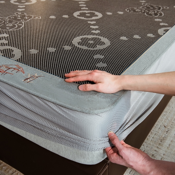 91家纺网 家纺一手货源 找家纺 全季家居 2024新款加厚加密宽边刺绣提花冰藤凉席 呆呆熊-灰色（床笠款）