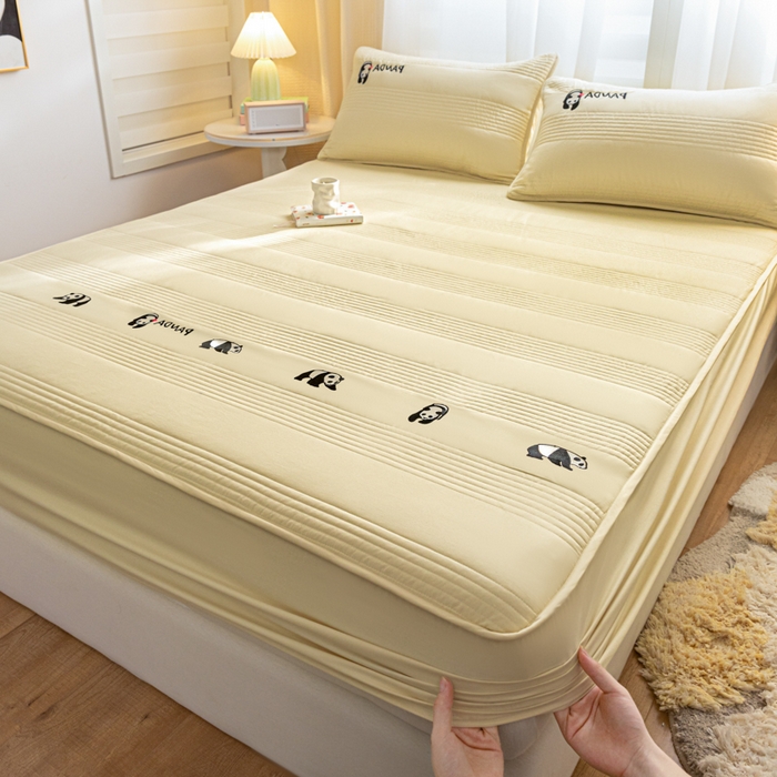 91家纺网 家纺一手货源 找家纺 鑫钰 2024全棉大豆夹棉床笠 熊猫Team-奶黄色