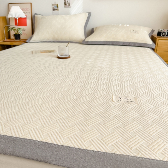 91家纺网 家纺一手货源 找家纺 丝羽坊 2025新款PE凉感450克A类华夫格冰豆豆软凉席-平铺款 饼干花-奶白