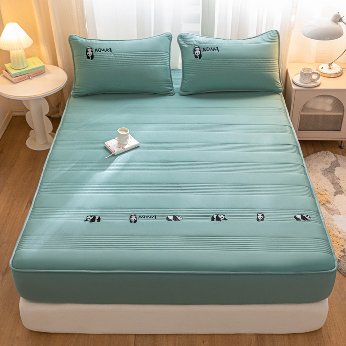 91家纺网 家纺一手货源 找家纺 鑫钰 2024全棉大豆夹棉床笠 熊猫Team-时尚绿