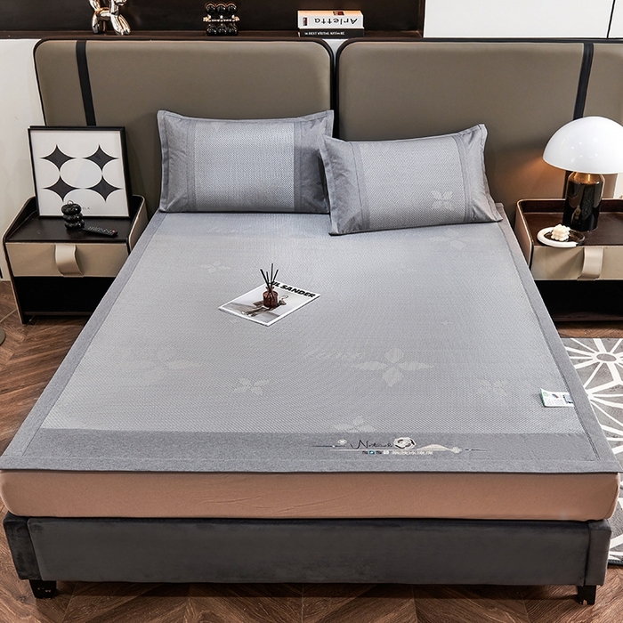 91家纺网 家纺一手货源 找家纺 青雅席业 2025年新款春夏3D复合冰藤养生席 四叶草-灰