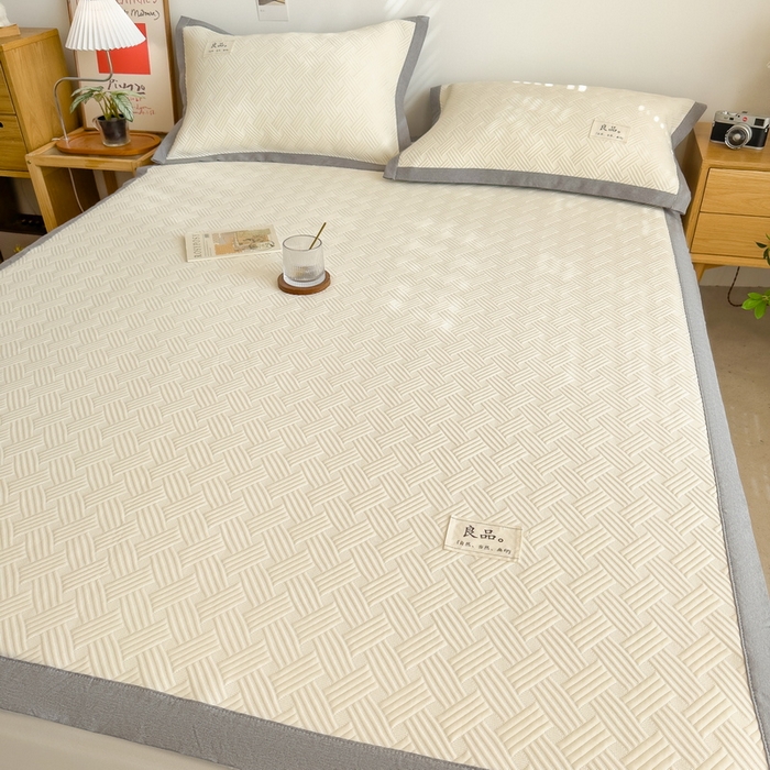 91家纺网 家纺一手货源 找家纺 丝羽坊 2025新款PE凉感450克A类华夫格冰豆豆软凉席-平铺款 饼干花-奶白