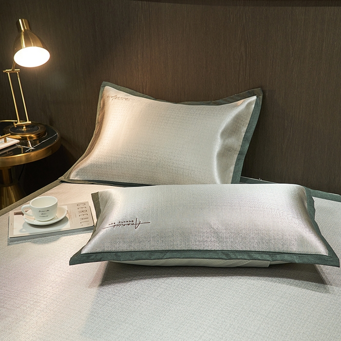 91家纺网 家纺一手货源 找家纺 全季家居 2024新款纯色英文刺绣肌理纹冰丝凉席 藕灰（床席款）