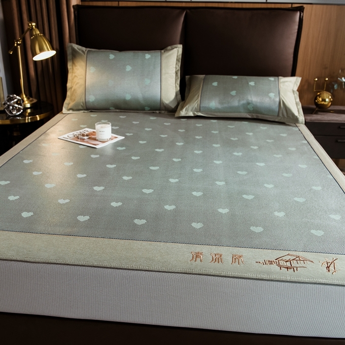 91家纺网 家纺一手货源 找家纺 全季家居 2024新款加厚加密宽边刺绣提花冰藤凉席 爱心-水绿（床笠款）