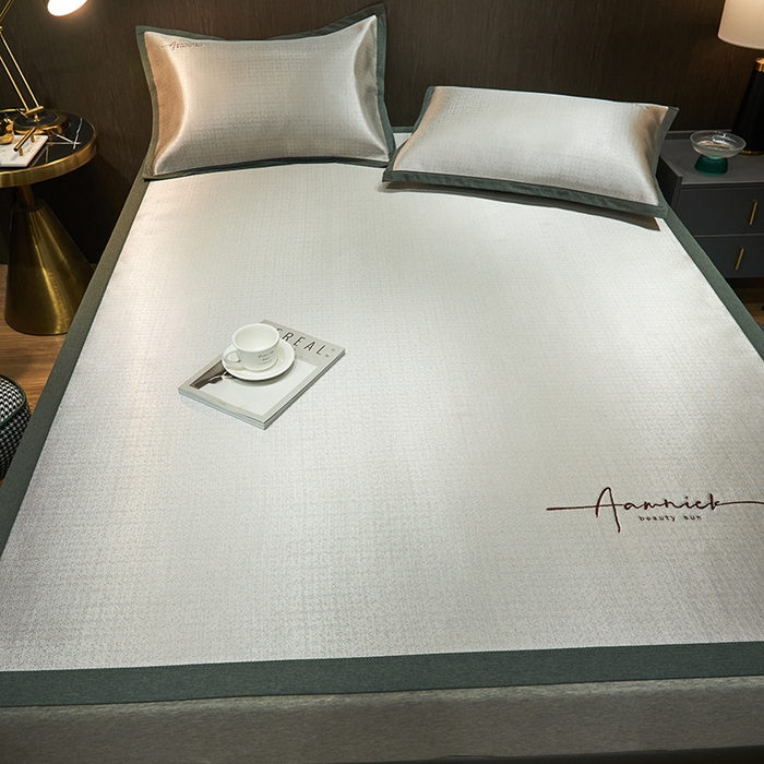 91家纺网 家纺一手货源 找家纺 全季家居 2024新款纯色英文刺绣肌理纹冰丝凉席 藕灰（床席款）