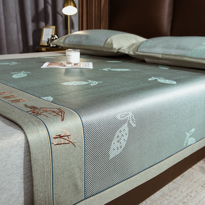 91家纺网 家纺一手货源 找家纺 全季家居 2024新款加厚加密宽边刺绣提花冰藤凉席 秋叶-水绿（床席款）