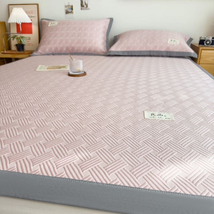 91家纺网 家纺一手货源 找家纺 丝羽坊 2025新款PE凉感450克A类华夫格冰豆豆软凉席-平铺款 饼干花-粉