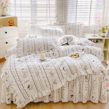 91家纺网 家纺一手货源 找家纺 恋尚 2025新款蜜桃棉印花夹棉床笠式床裙四件套 浪漫物语