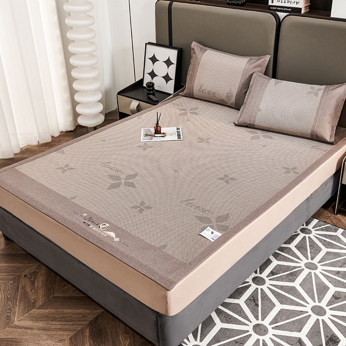 91家纺网 家纺一手货源 找家纺 青雅席业 2025年新款春夏3D复合冰藤养生席 四叶草-香槟