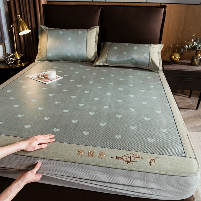 91家纺网 家纺一手货源 找家纺 全季家居 2024新款加厚加密宽边刺绣提花冰藤凉席 爱心-水绿（床笠款）