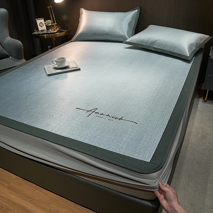 91家纺网 家纺一手货源 找家纺 全季家居 2024新款纯色英文刺绣肌理纹冰丝凉席 珊瑚灰（床笠款）